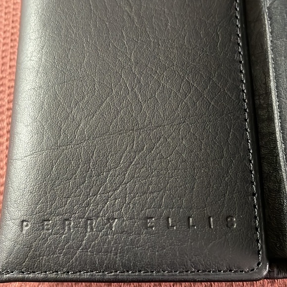 Perry Ellis Black Leather Tri-Fold Wallet - Picture 4 of 10